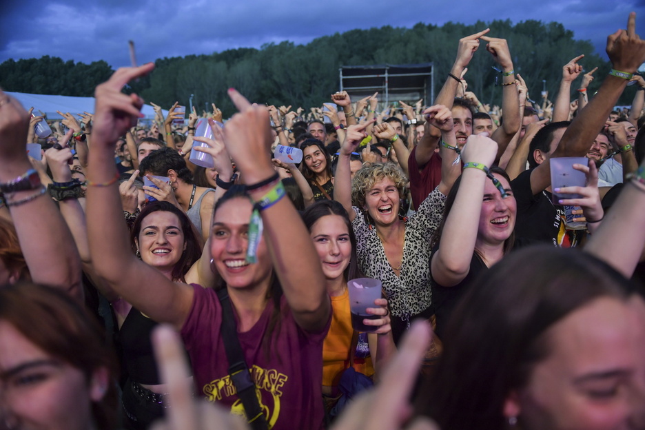 Porque sonriendo también se puede protestar. Porque sonriendo también se puede protestar.