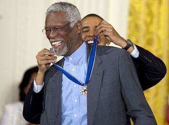 El presidente de EEUU, Barack Obama, otorgó en 2011 la Medalla de la Libertad 2010 a Bill Russell.