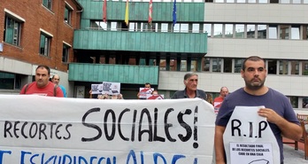 Concentración de Berri-Otxoak para exigir que se atienda a las personas que «malviven en la calle».