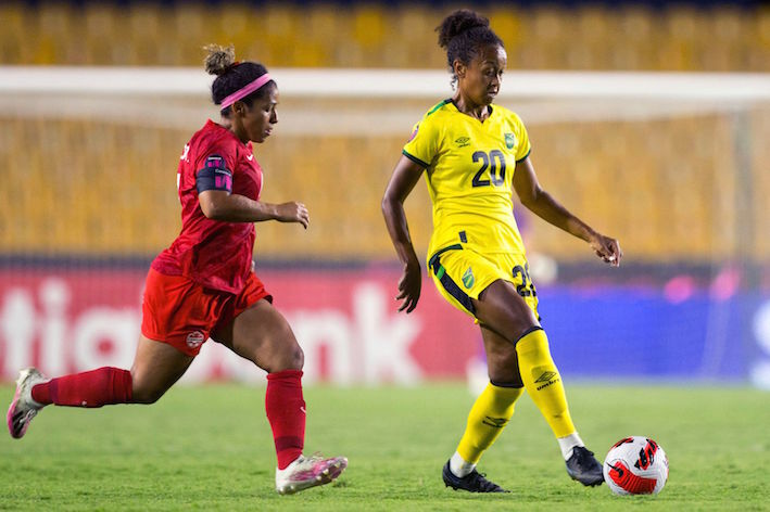 Canadá y Jamaica pugnarán por una plaza en los Juegos. En la imagen, Desirée Scott y Atlanta Primus. Julio César Aguilar/AFP