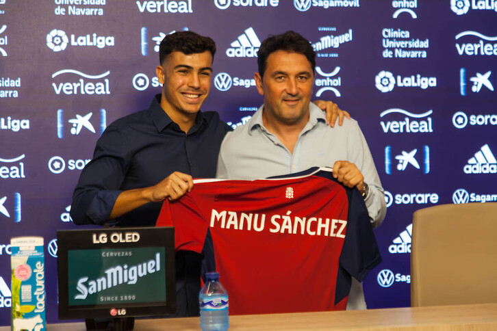 Manu Sánchez ha sido presentado por tercera vez como jugador rojillo