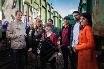 Musika tradizional zeltiarretik abiatuta, festa giroko doinuak jorratzen ditu Beietz! talde arbizuarrak.