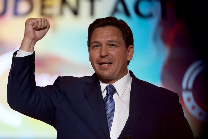 El gobernador de Florida, Ron DeSantis, durante el congreso de jóvenes republcianos celebrado en Tampa el pasado 22 de julio.