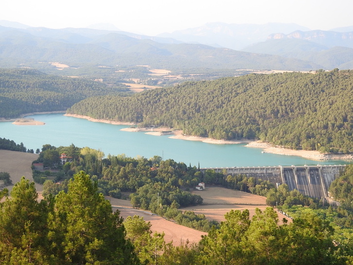 Pantano de Sant Ponç, situado en la comarca catalana del Solsonès.
