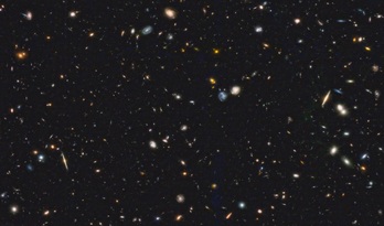 Las novedosas imágenes muestran galaxias de múltiples formas y tamaños, cercanas, más distantes y la que puede ser Una de las galaxias más lejanas jamás observadas. 