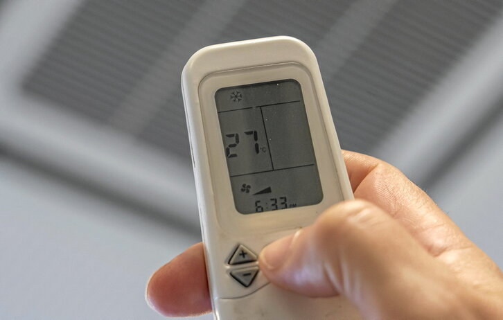 El termostato podrá pasar de los 27 grados fijados por Madrid a los 25 en el caso de bares y comercios.