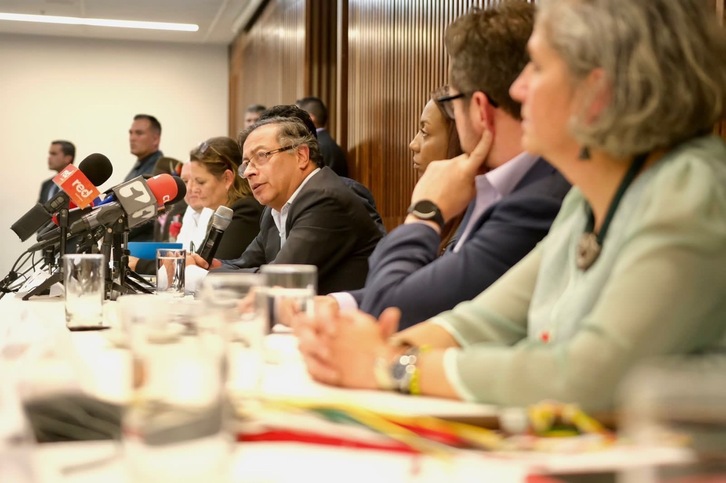 Petro se ha reunido también con defensores de los DDHH.