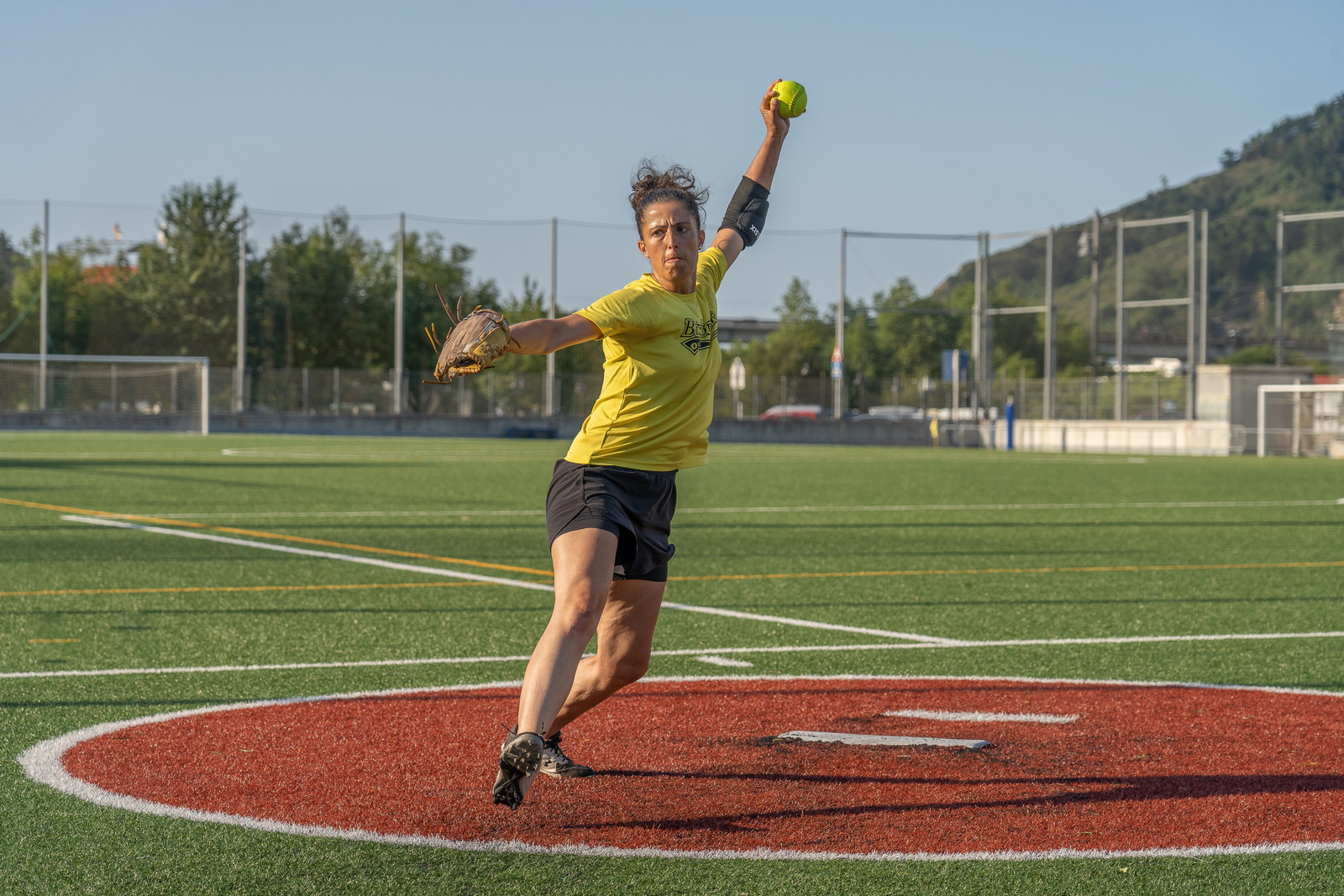 Igone Etxeberria pitcher-a, pilota jaurtitzailea. (Andoni CANELLADA/FOKU)