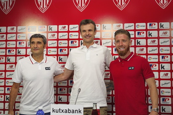 De izquierda a derecha: Ernesto Valverde, entrenador; Jon Uriarte, presidente; e Iker Muniain, capitán del Athletic..