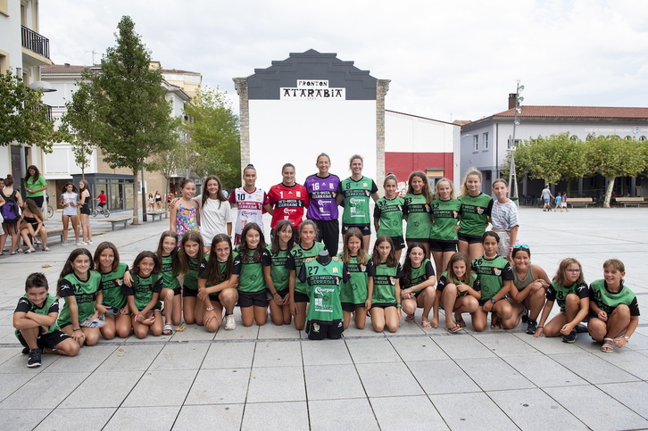 Todos los equipos de Beti Onak, incluidas las categorías inferiores, lucirán la nueva camiseta.