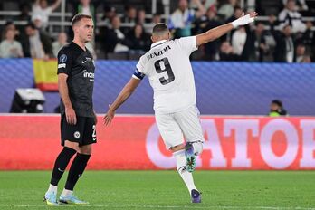 Karim Benzema celebra el segundo gol ante el alemán Götze.