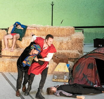 Avant Garazi, la pièce est passée par Macaye.