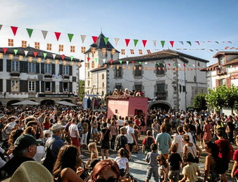 Les fêtes de Sare ont lieu au mois de septembre.