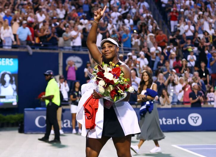 Serena Williams, Kanadako Mastersetik agurtzen.