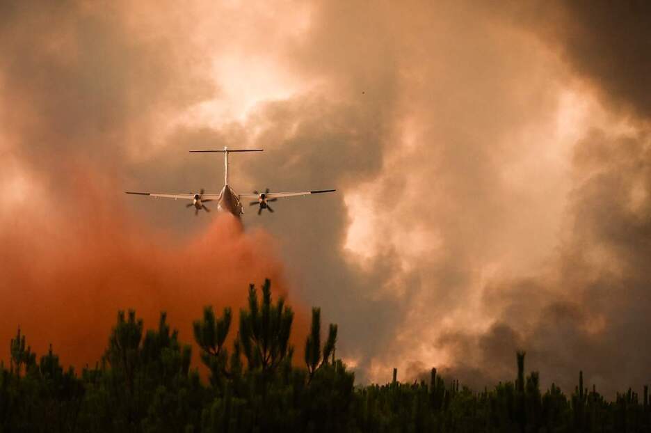 El trabajo de los helicópteros es esencial en la lucha contra el fuego.