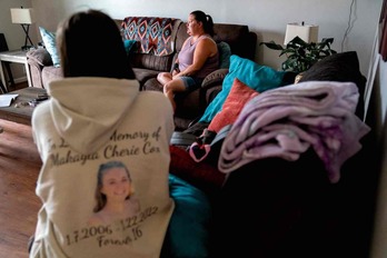 Shannon Doyle, madre de Makayla Cox, muerta de sobredosis de fentanilo, en una entrevista en su casa de Virginia Beach el pasado junio.