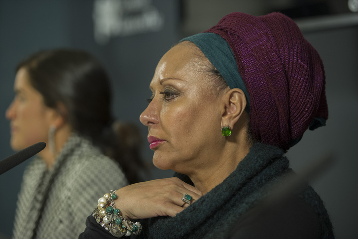 Piedad Córdoba, senadora de la república colombiana, utilizando un turbante.