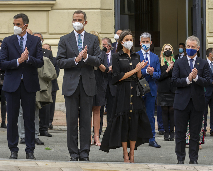 Pedro Sánchez, los reyes españoles e Iñigo Urkullu en la inauguración del Memorial, en junio de 2021.