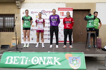 Beti Onak ha estrenado indumentaria para su estreno histórico en división de honor.