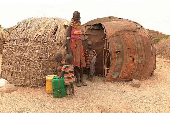 La sequía y otros factores se suman en puntos como el Cuerno de África; en la imagen, un poblado en Kenia.