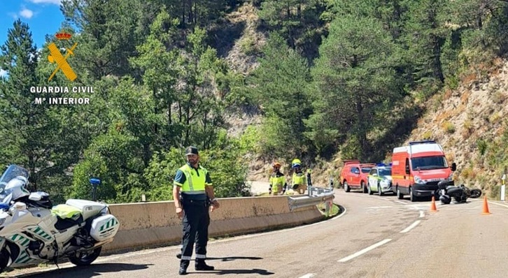 Servicios de emergencia en el lugar del accidente. 