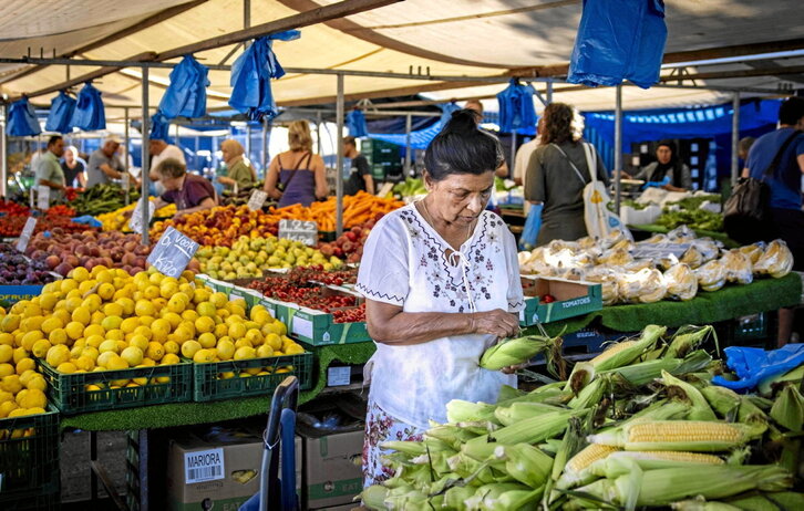 Un mercado de Róterdam, Países Bajos, donde la inflación está afectando especialmente a los precios de los alimentos.