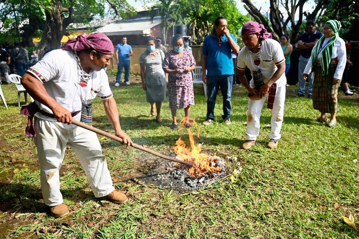Ceremonia conmemorativa del Día Internacional de los Pueblos Indígenas del Mundo, en El Llanito, al oeste de San Salvador, el pasado 9 de agosto.