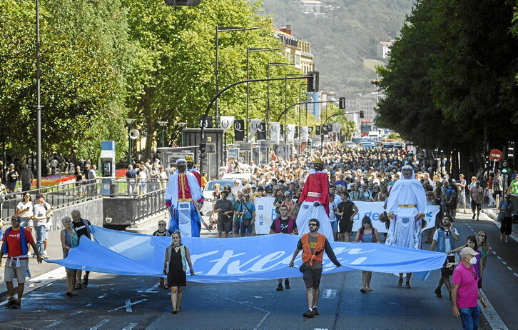 «Etxera bidea gertu» lemapean, Sarek Donostian egin zuen manifestazioaren irudia.