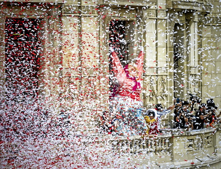 La fiesta estalló ayer por la tarde con el txupin lanzado por Iratxe Palacios y el emocionante pregón de Itziar Lazkano.