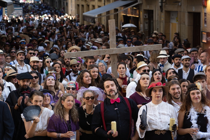 Donostiar zintzoak, hiria tradiziora itzularazten.