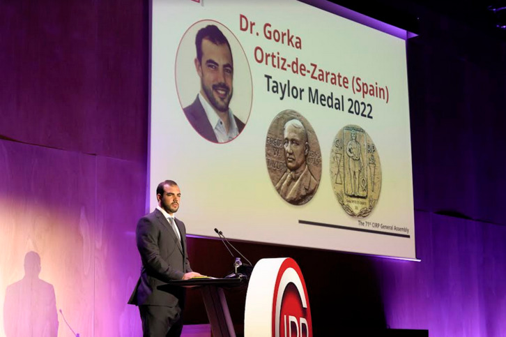 Gorka Ortiz de Zarate Taylor Domina saria jaso osteko hitzaurrean.