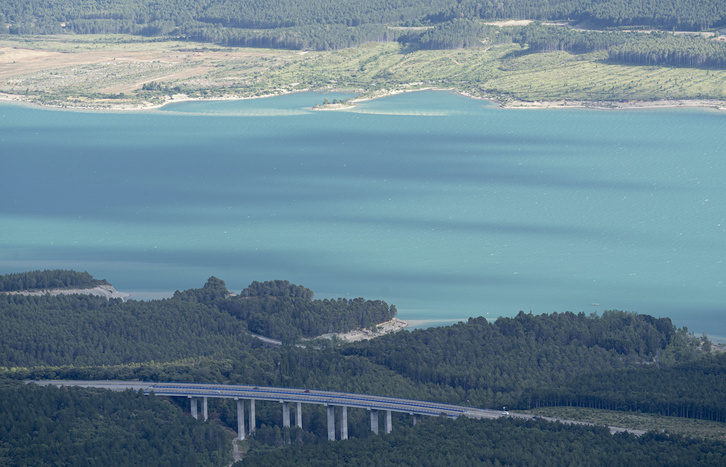 El pantano de Esa, en una imagen de archivo, con bastante más agua de la que tiene actualmente.