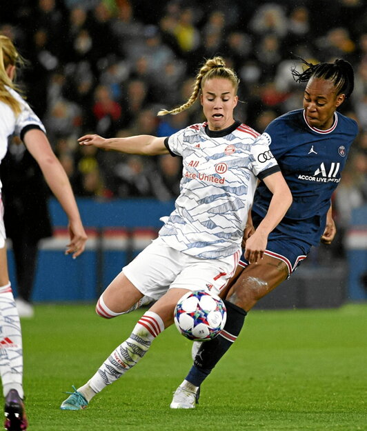 Bayern-eko Gwinn eta PSGko Katotoren arteko lehia.