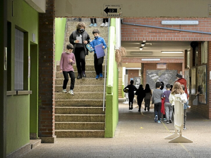 Los colegios mantuvieron la mascarilla hasta abril.