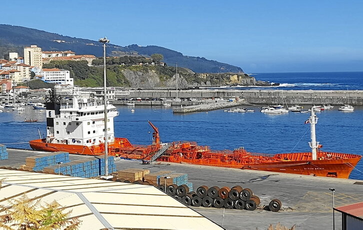 Bilbao Bizkaia Ur Partzuergoaren tanga-ontzia.