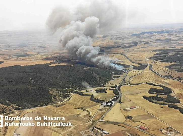 El incendio de Zarrakaztelu, que fue provocado, visto desde el aire.