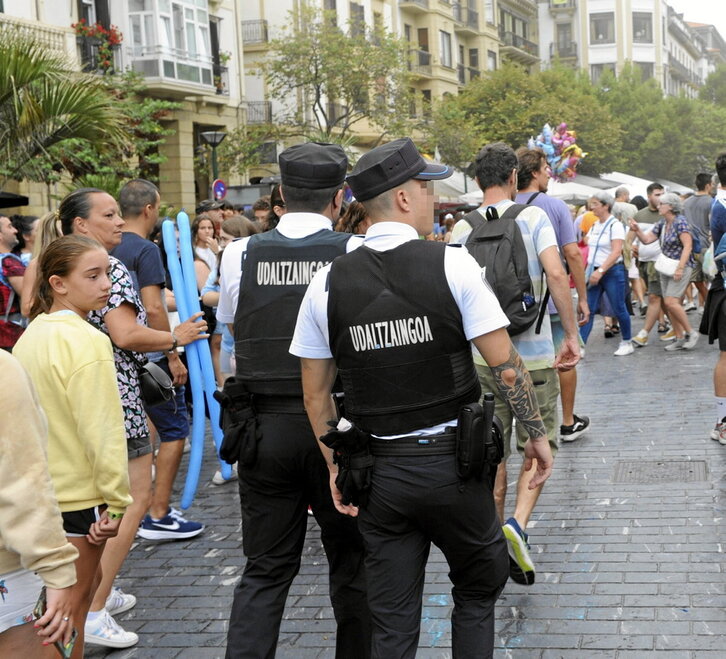 Guardias municipales, en el arranque de la Aste Nagusia de Donostia.