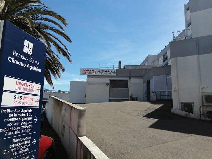 Exterior de la clínica Agulera, en Biarritz.