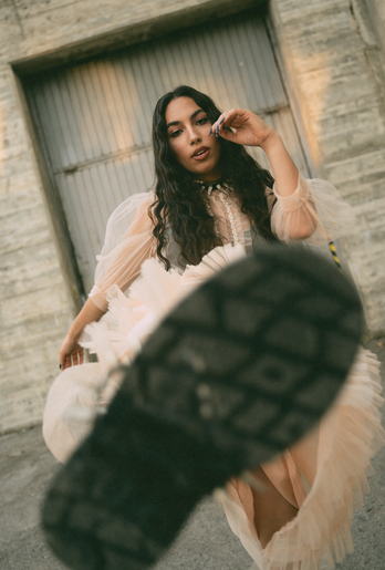 María José Llergo saltó de Youtube a los Goya. Busca hacer su carrera en libertad, sin ataduras con la industria.