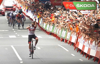 Marc Soler se ha acordado de su hija recién nacida al celebrar su victoria en Bilbo.