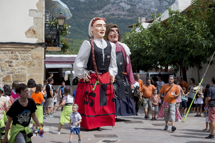 Lakuntzako jaietan hartutako irudia.