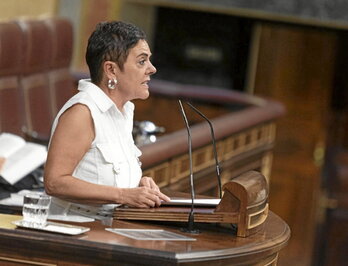La portavoz de EH Bildu en el Congreso, Mertxe Aizpurua, durante su intervención en el pleno.