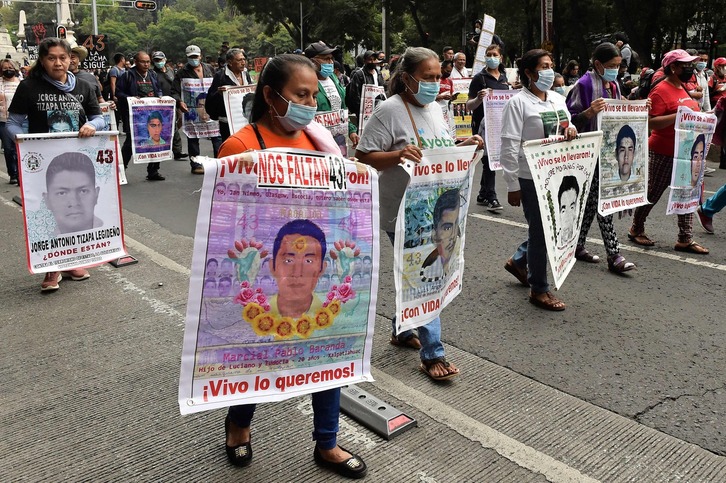 Los familiares volvieron a recordar a los 43 estudiantes desaparecidos en Ayotzinapa.