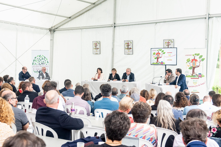 La localidad bajonavarra de Bunuze acoge estos días una nueva edición de los Encuentros de Inxauseta sobre política de vivienda.