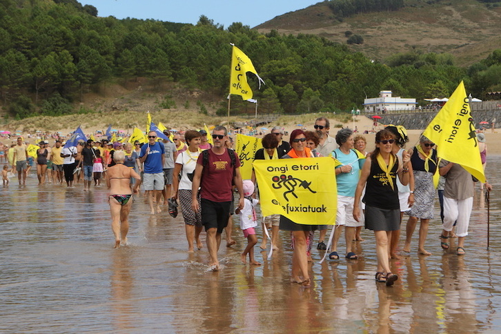 Acción de Ongi Etorri Errefuxiatuak contra la política migratoria europea.