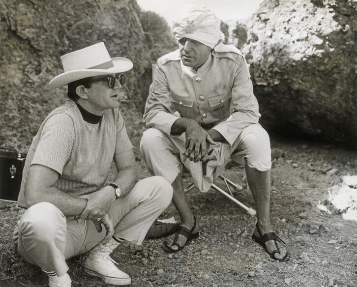 Edwards dando instrucciones a Seller sen «El guateque».