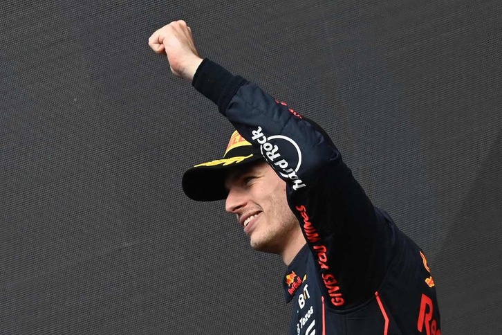 Verstappen celebra la victoria en el Gran Premio de Bélgica.