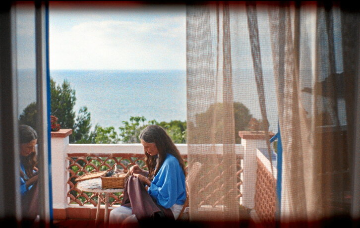 Angela Molina, Carla Simonen «Carta a mi madre para mi hijo» film laburrean. Zuzendaria ere agertzen da antzezle legez.