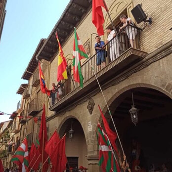La ikurriña ha estado presente en el txupinazo de Irunberri.