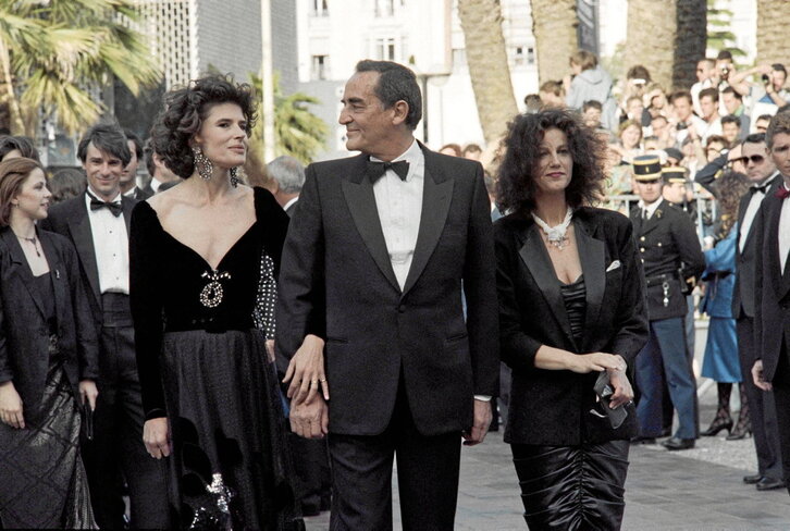 Gassman entre Fanny Ardant y Stefania Sandrelli a su llegada al Festival de Cannes en 1987.